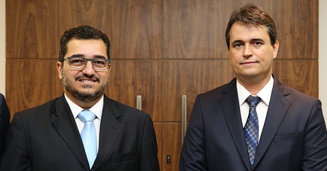 Cláudio Terrão (à esq.), presidente do TCEMG; e Rodrigo Teixeira, novo superintendente da PF em Minas (Foto: Karina Camargos Coutinho)